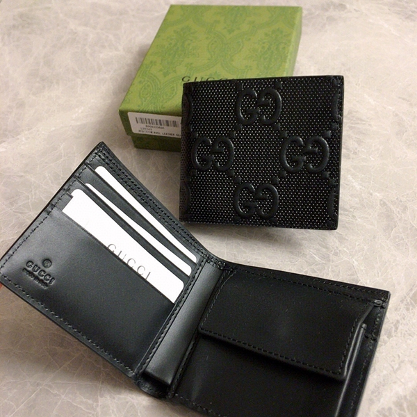 グッチ財布 レプリカ着用イメージ